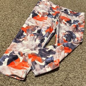 Gorgeous Fabletics capri leggings (L) - EUC!